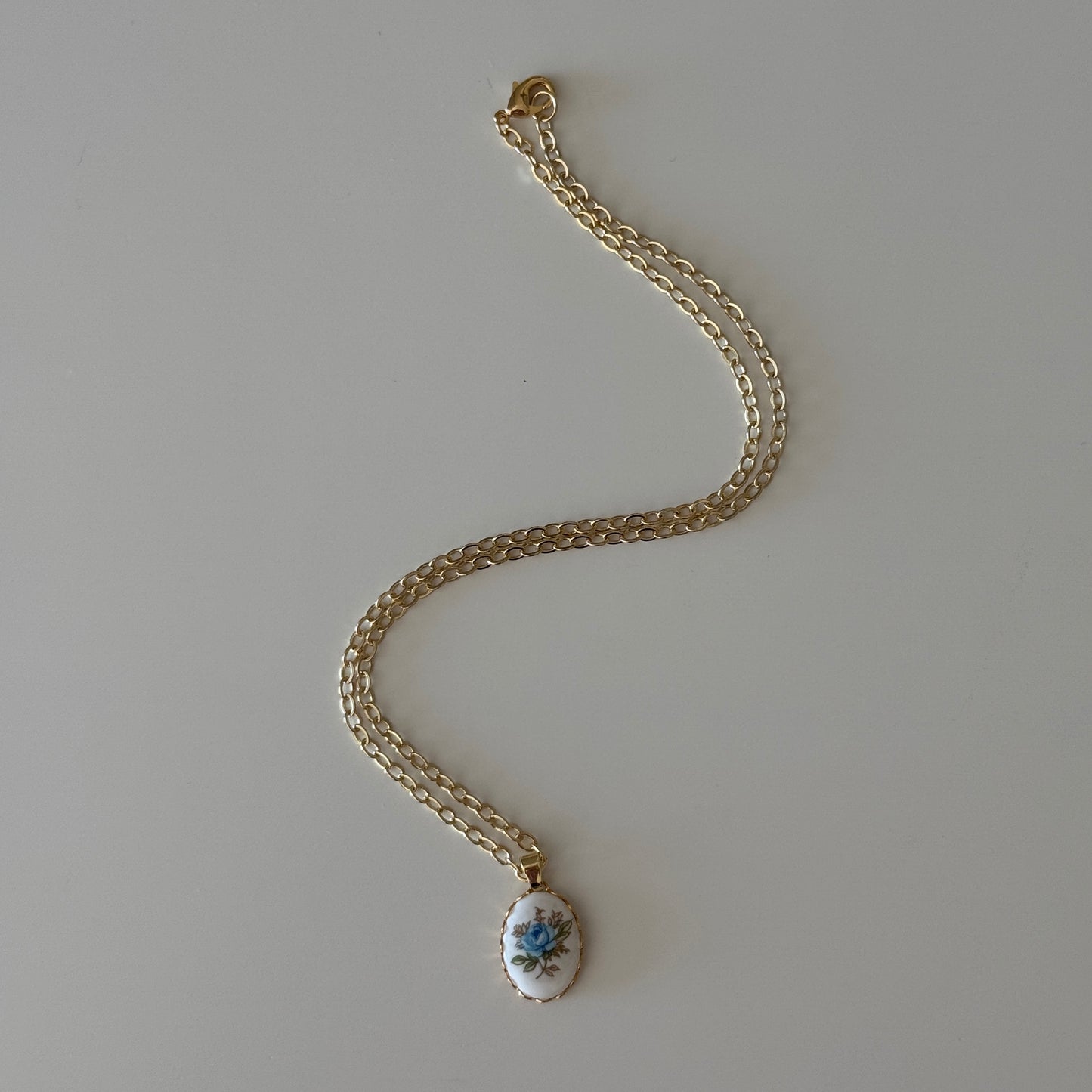 Evie Vintage Pendant Necklace