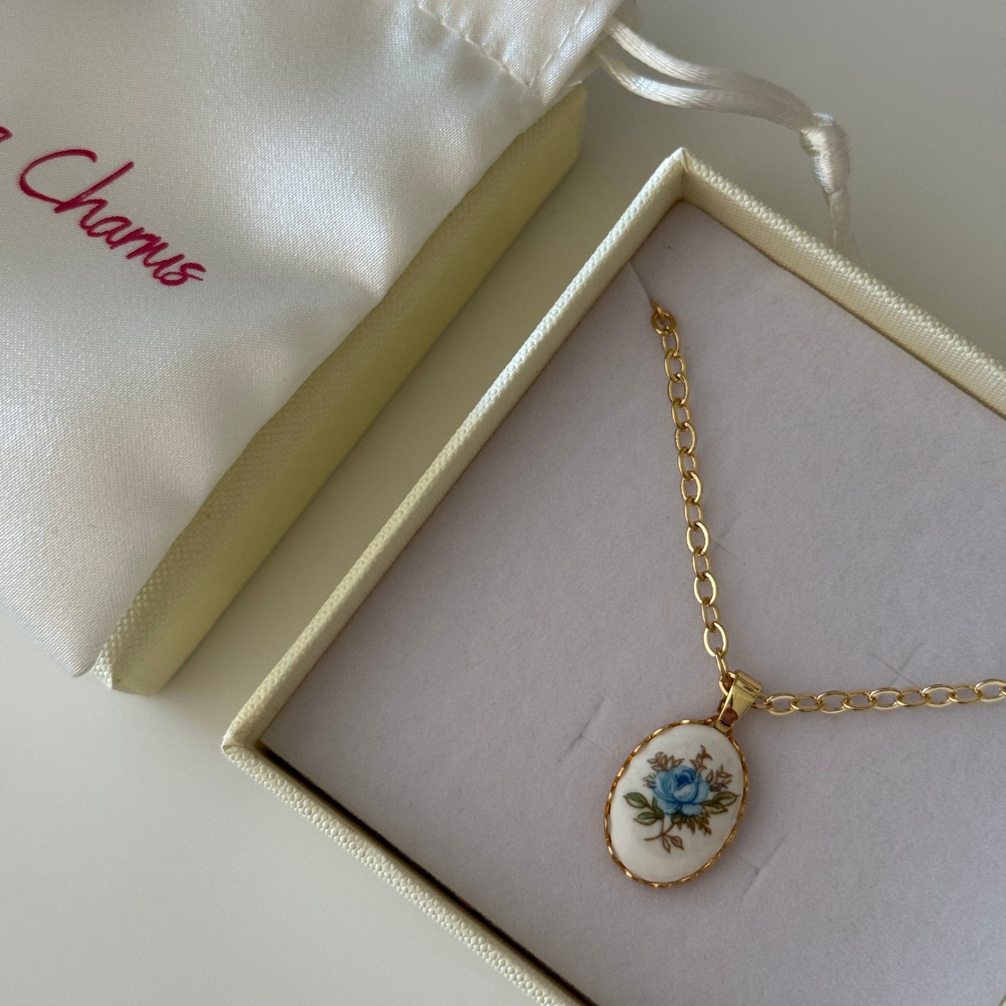 Evie Vintage Pendant Necklace