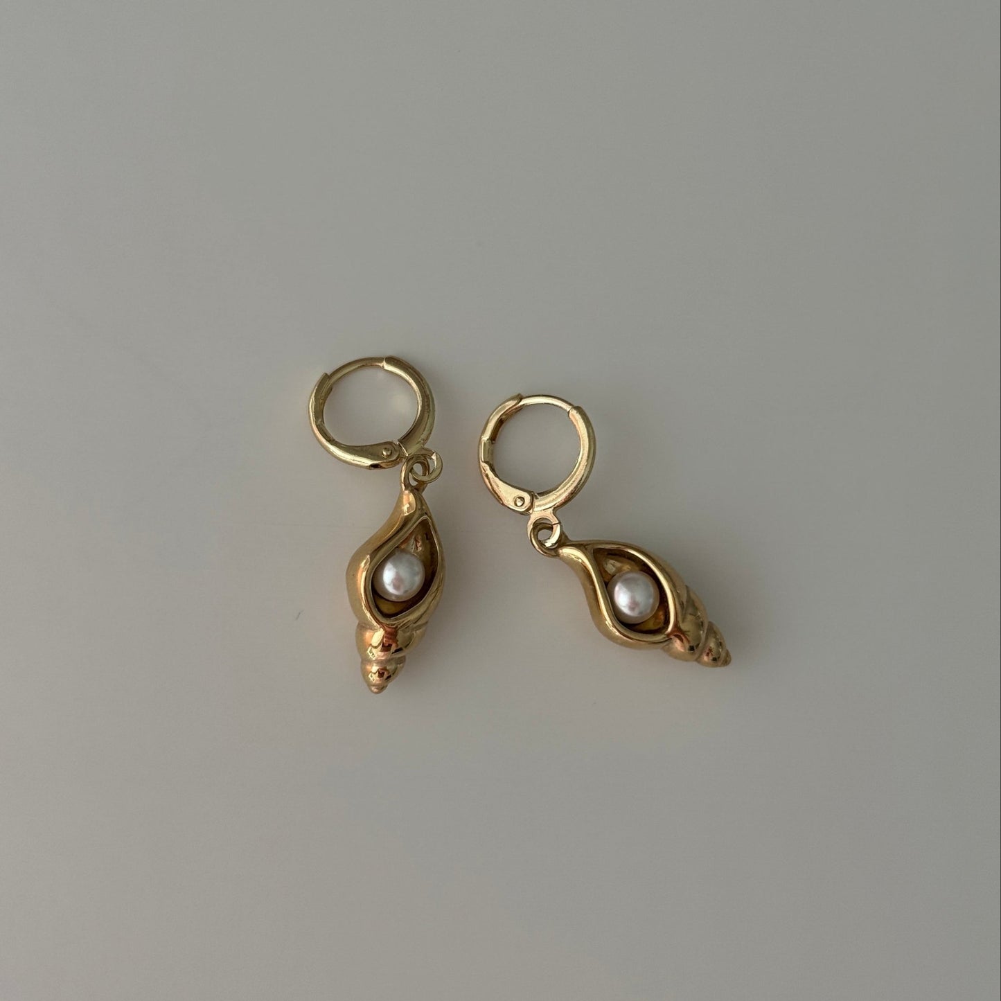 Pearly Conch Earrings - Elisa Charms
