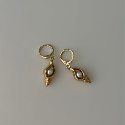 Pearly Conch Earrings - Elisa Charms