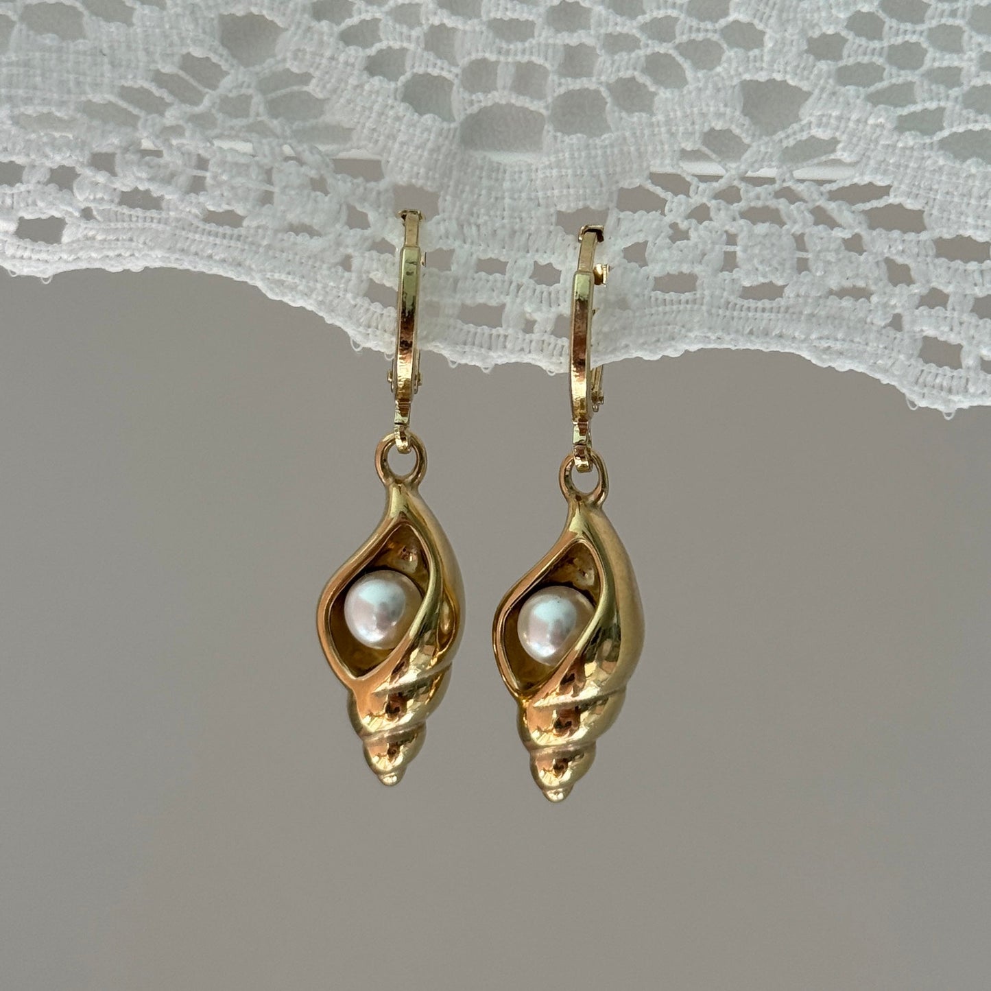 Pearly Conch Earrings - Elisa Charms
