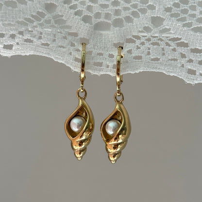 Pearly Conch Earrings - Elisa Charms